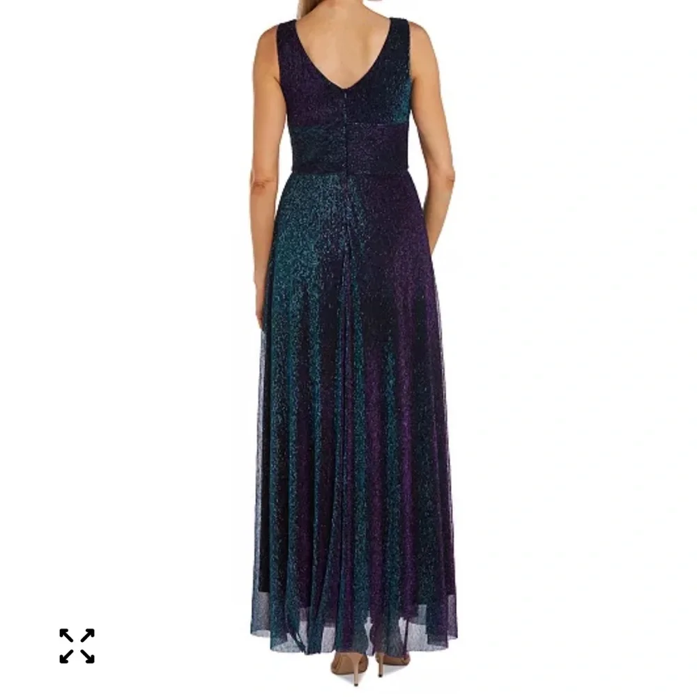 NWT R&M Richard’s Shimmering Women's V-Neck Sleeveless Fit & Flare Gown Size 22W - Picture 2 of 15